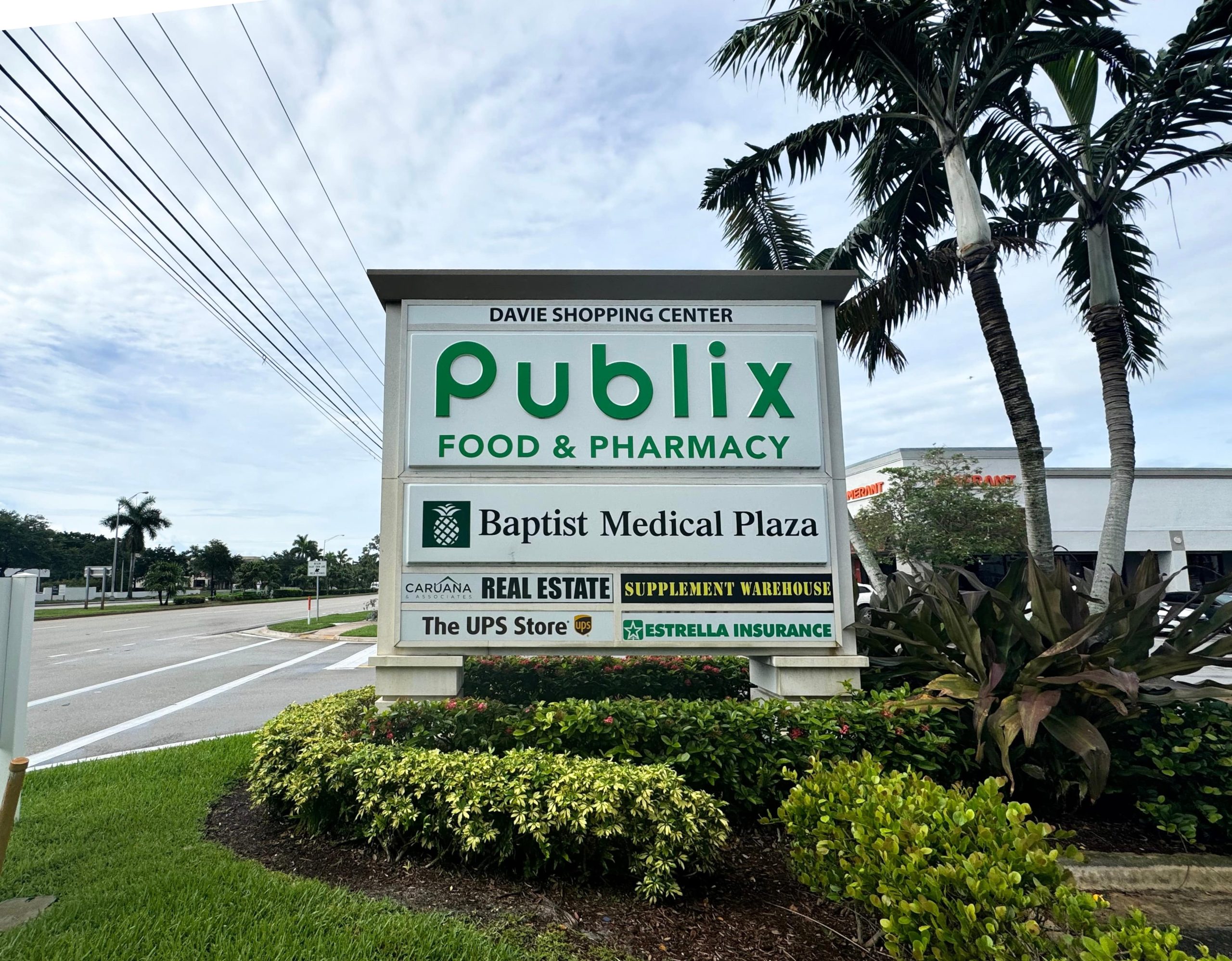 Multitenant signage in Davie, Florida done by Trademark Sign