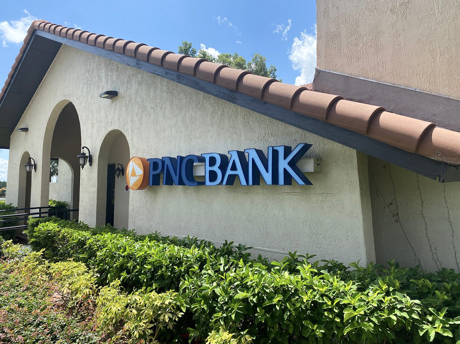 Bank signage by Trademark Sign